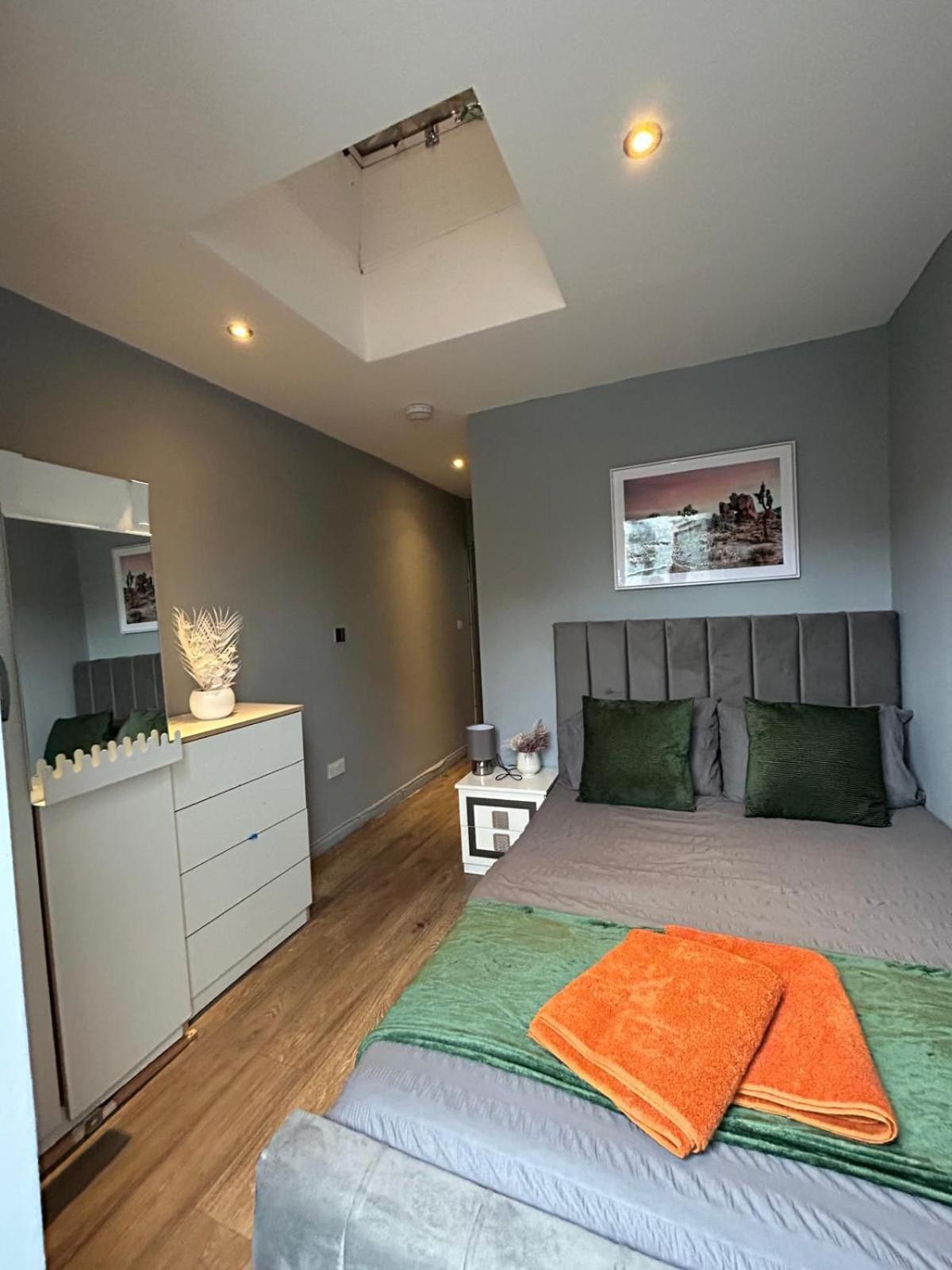 2 Bedroom Flat In Euston 2 Mins Away From Station, No Lift Londres Exterior foto