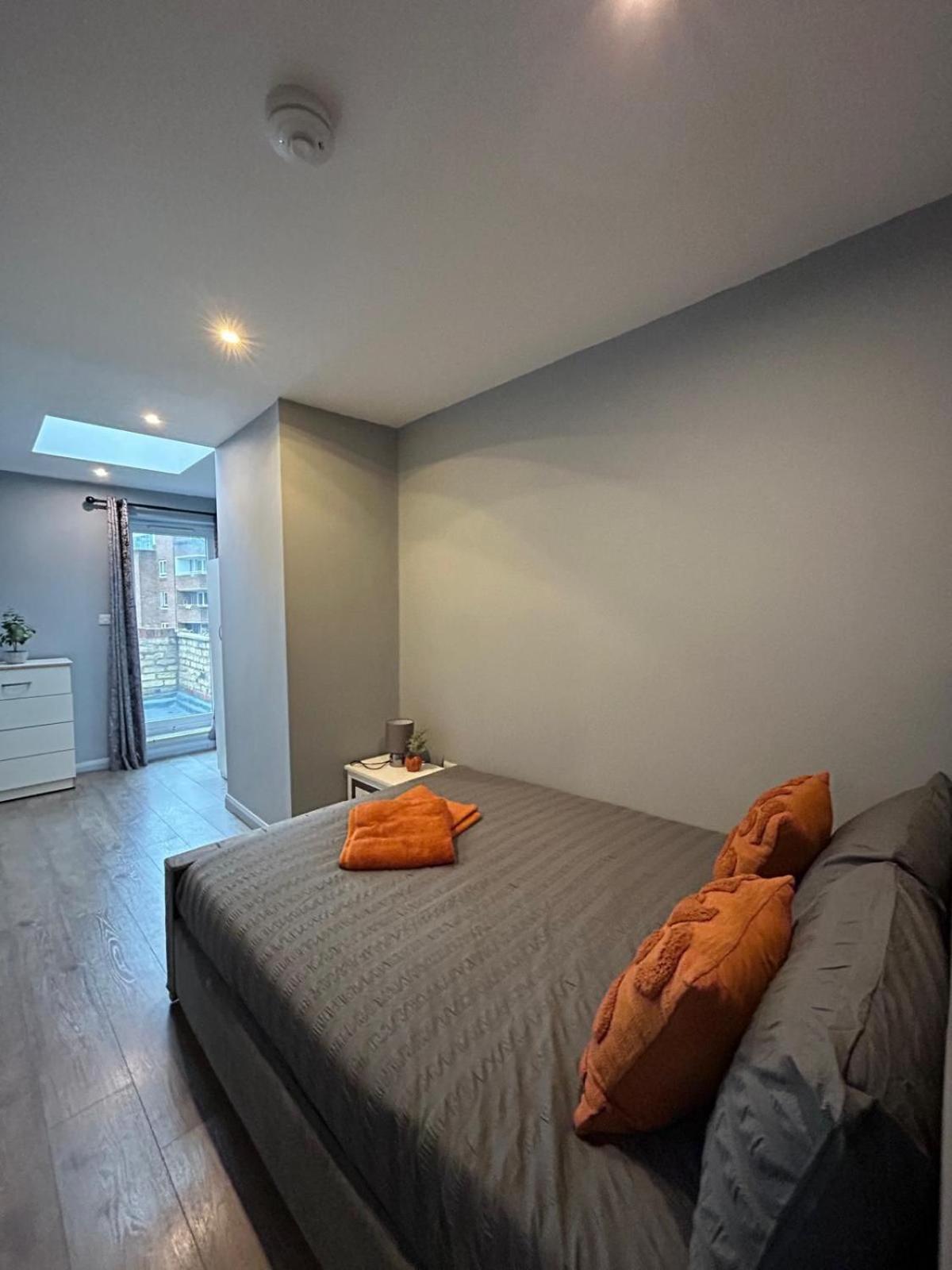 2 Bedroom Flat In Euston 2 Mins Away From Station, No Lift Londres Exterior foto