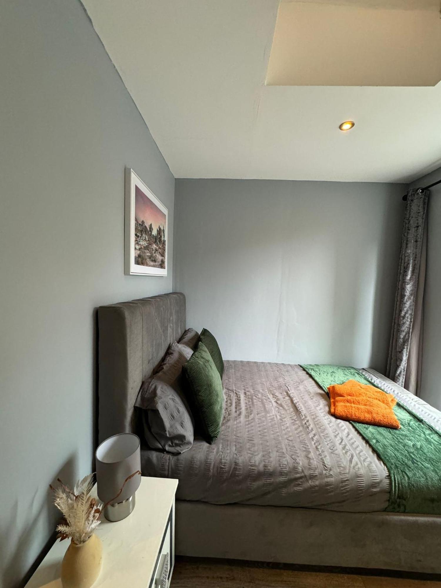 2 Bedroom Flat In Euston 2 Mins Away From Station, No Lift Londres Exterior foto