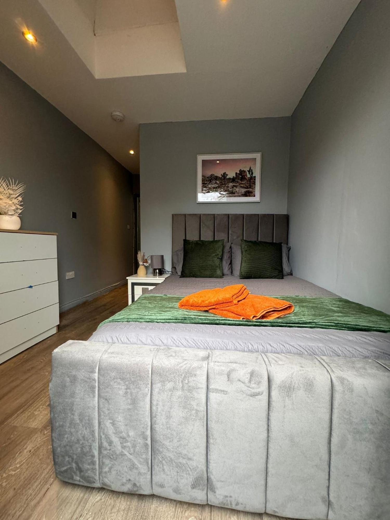 2 Bedroom Flat In Euston 2 Mins Away From Station, No Lift Londres Exterior foto